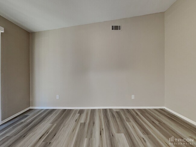 Foto del edificio - 532 E Ave J 9