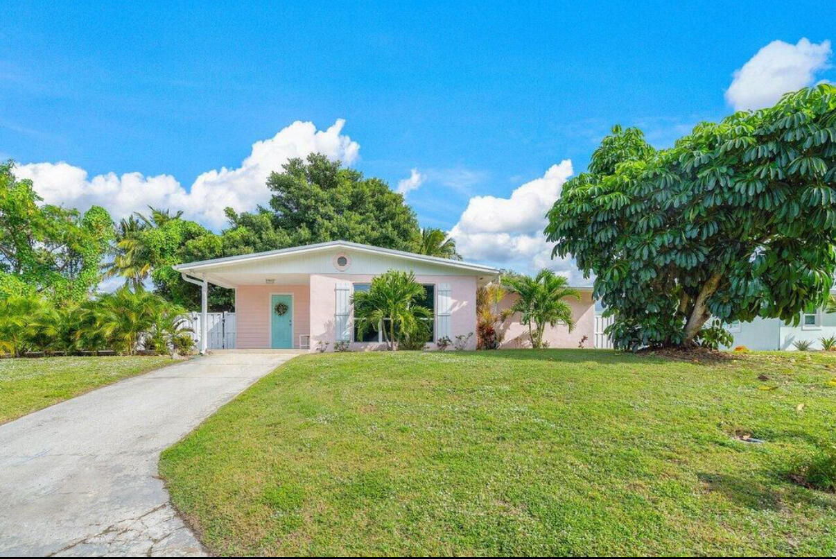 Foto principal - 2057 NE Ridge Ave