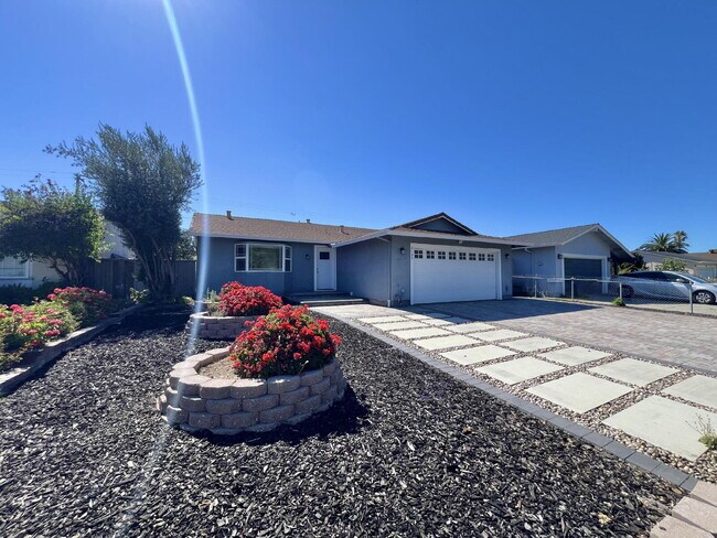 Foto del edificio - Beautiful 4BR Home in San Jose