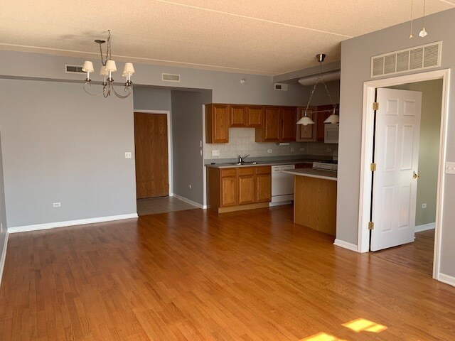 Foto del edificio - 105 W St Charles Rd