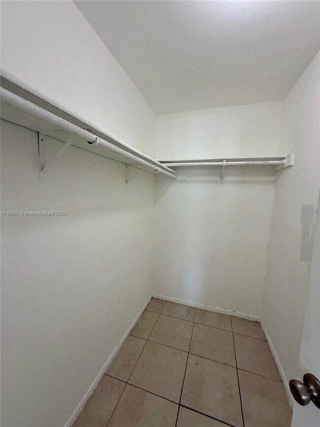 Foto del edificio - 3963 NW 87th Ave