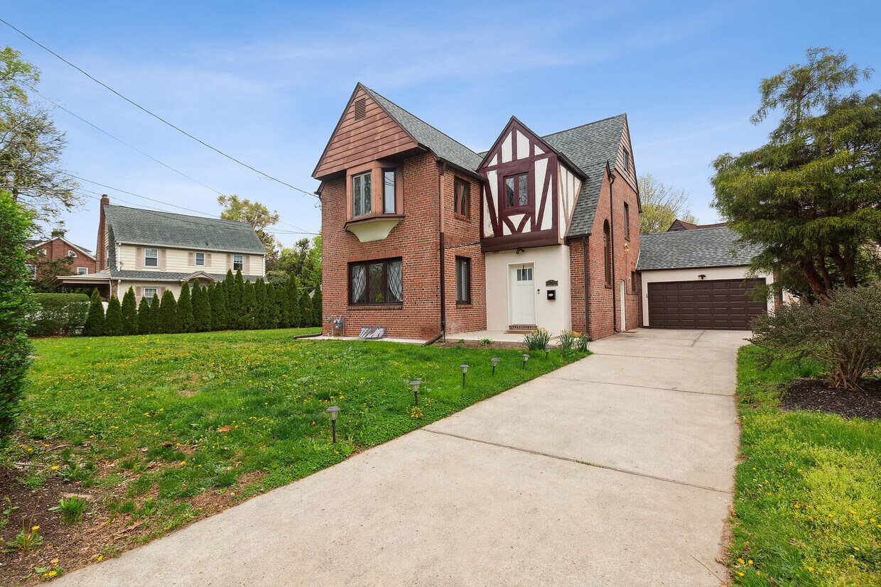 Primary Photo - 408 Sanhican Dr