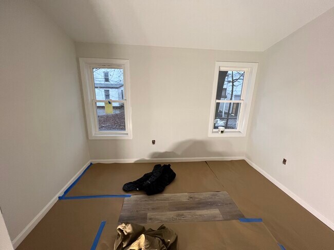 Building Photo - 33 Grove St