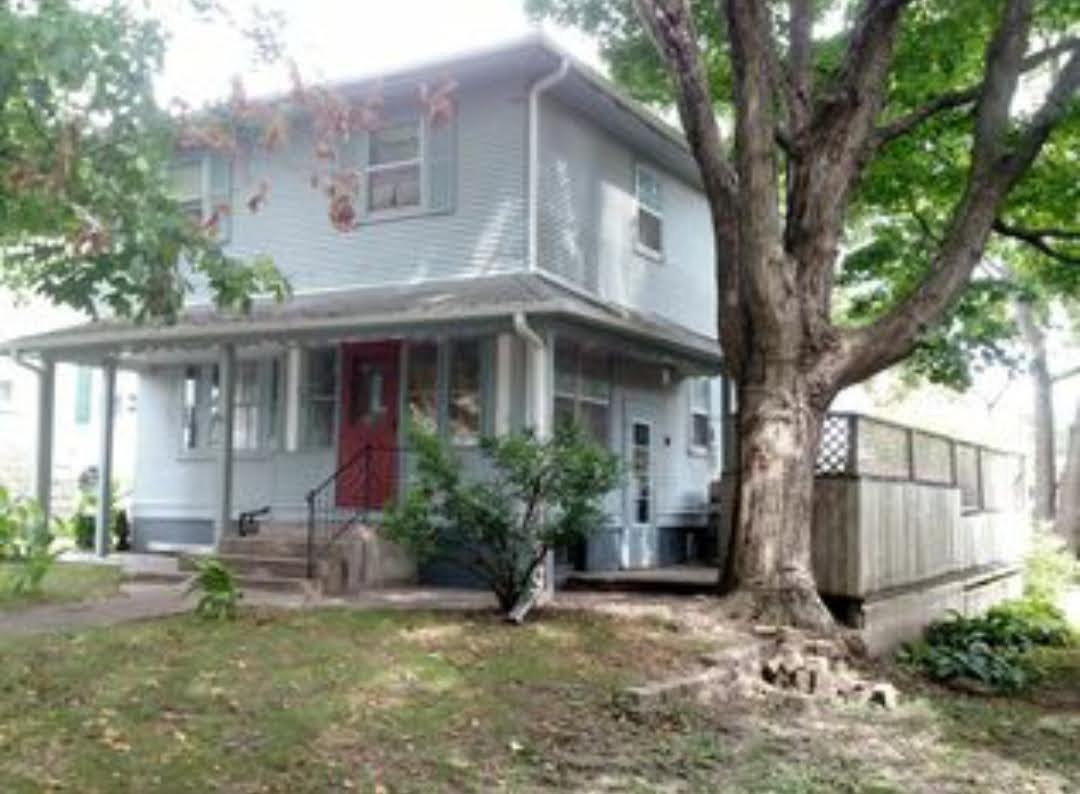 Primary Photo - 220 W 10th St S
