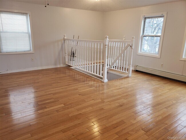 Foto del edificio - 224-26 Edmore Ave