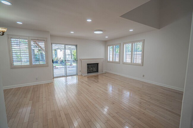 Building Photo - 3 Bedroom Home for Rent in Stevenson Ranch.