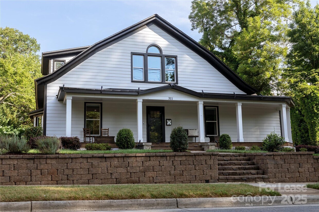 Foto principal - 311 S Academy St