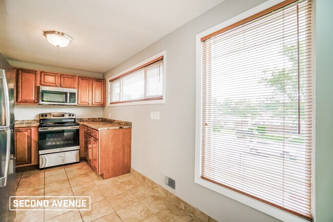 Building Photo - 642 Garden City Dr