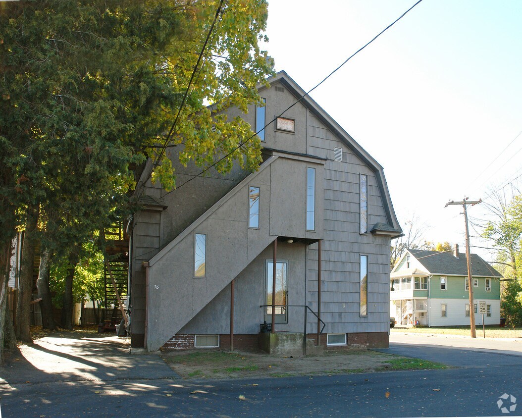 Building Photo - 21-27 Germania St
