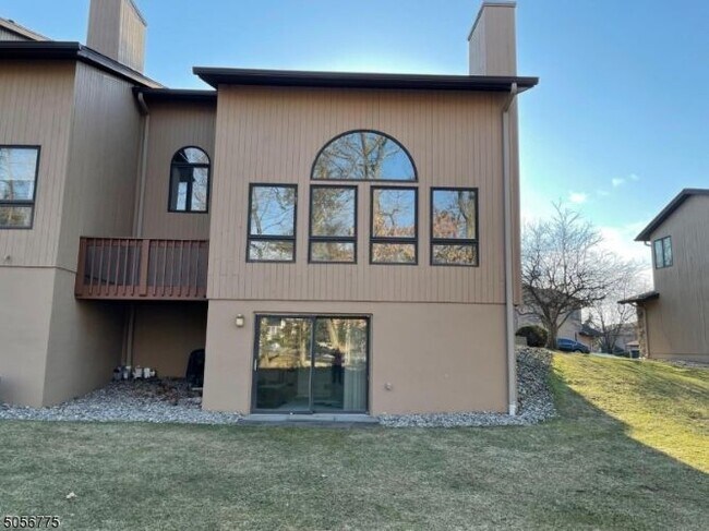 Foto del edificio - 39 Woodland Dr