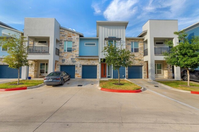Building Photo - 8922 Menchaca Rd