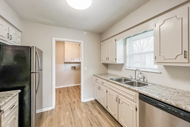 Building Photo - 1304 Dunbarton Rd