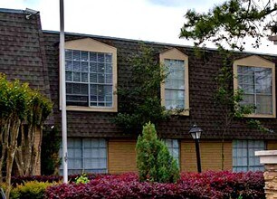 Building Photo - 6311 Beverly Hill St