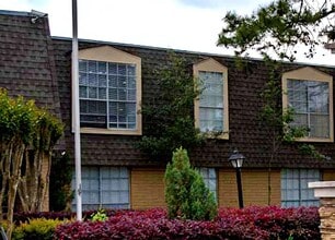 Building Photo - 6311 Beverly Hill St