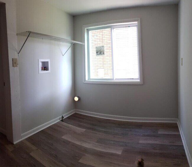 Foto del edificio - 272 Parkdale Ave