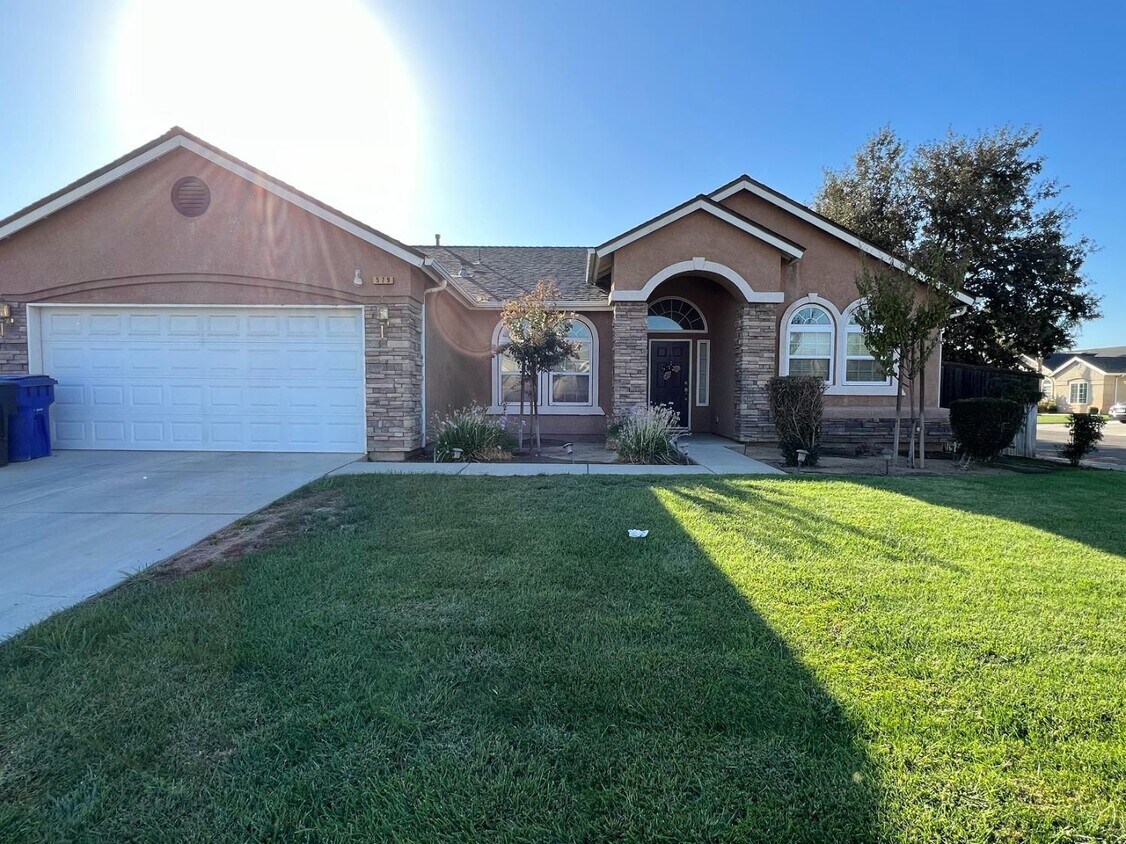 579 N Morningside Dr, Dinuba, CA 93618 House Rental in Dinuba, CA