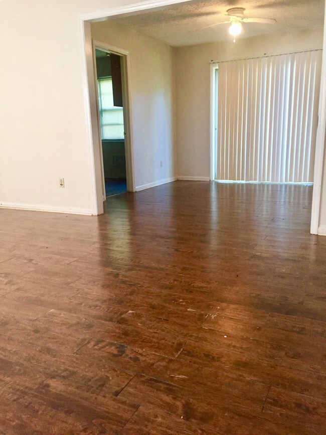 Building Photo - 1808 Parkwood Ln
