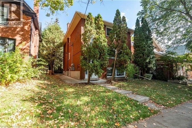 Photo du bâtiment - 62 Moore Ave