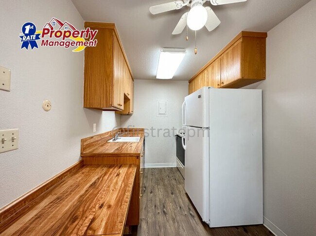 Foto del edificio - 1681 N Laurel St