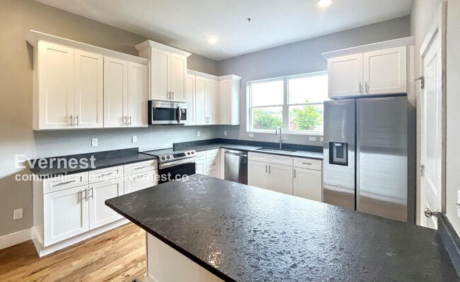 Building Photo - 1063 Montague Pl