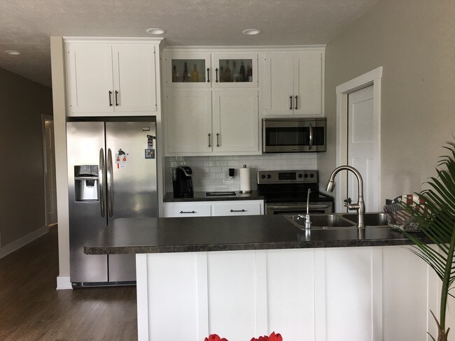 Kitchen - 901 Pine Ridge Pkwy NW