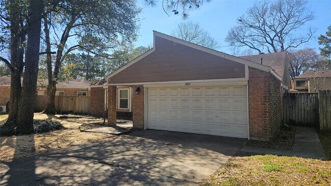 Foto del edificio - 14807 Spring Lake Dr