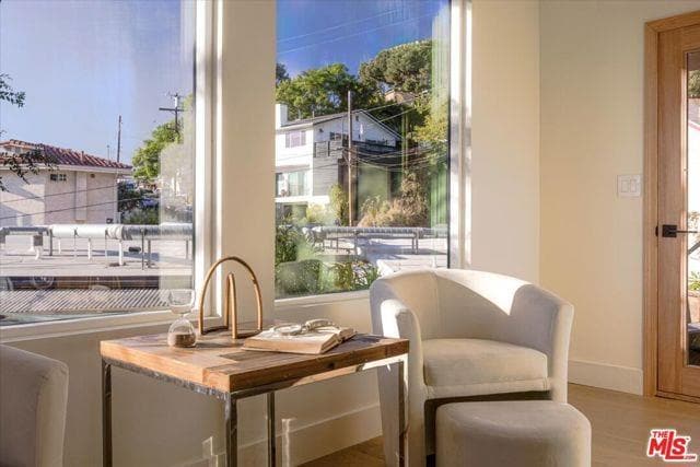 Foto del edificio - 1930 Kemper St