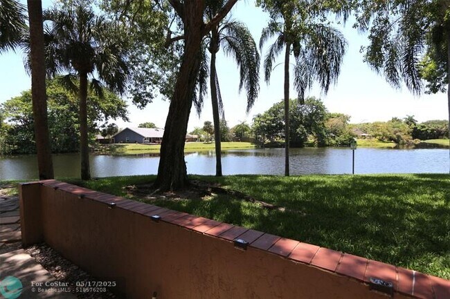 Foto del edificio - 630 N University Dr