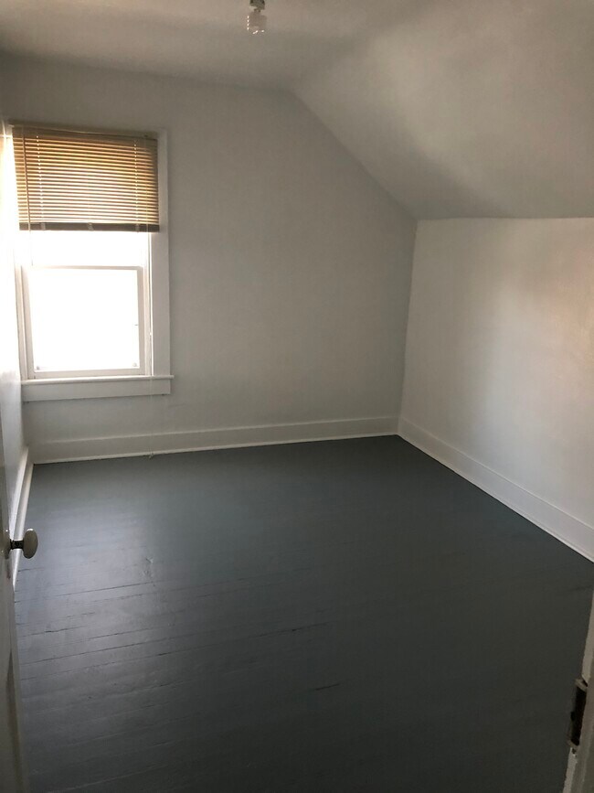 Building Photo - 477 3rd Ave NE