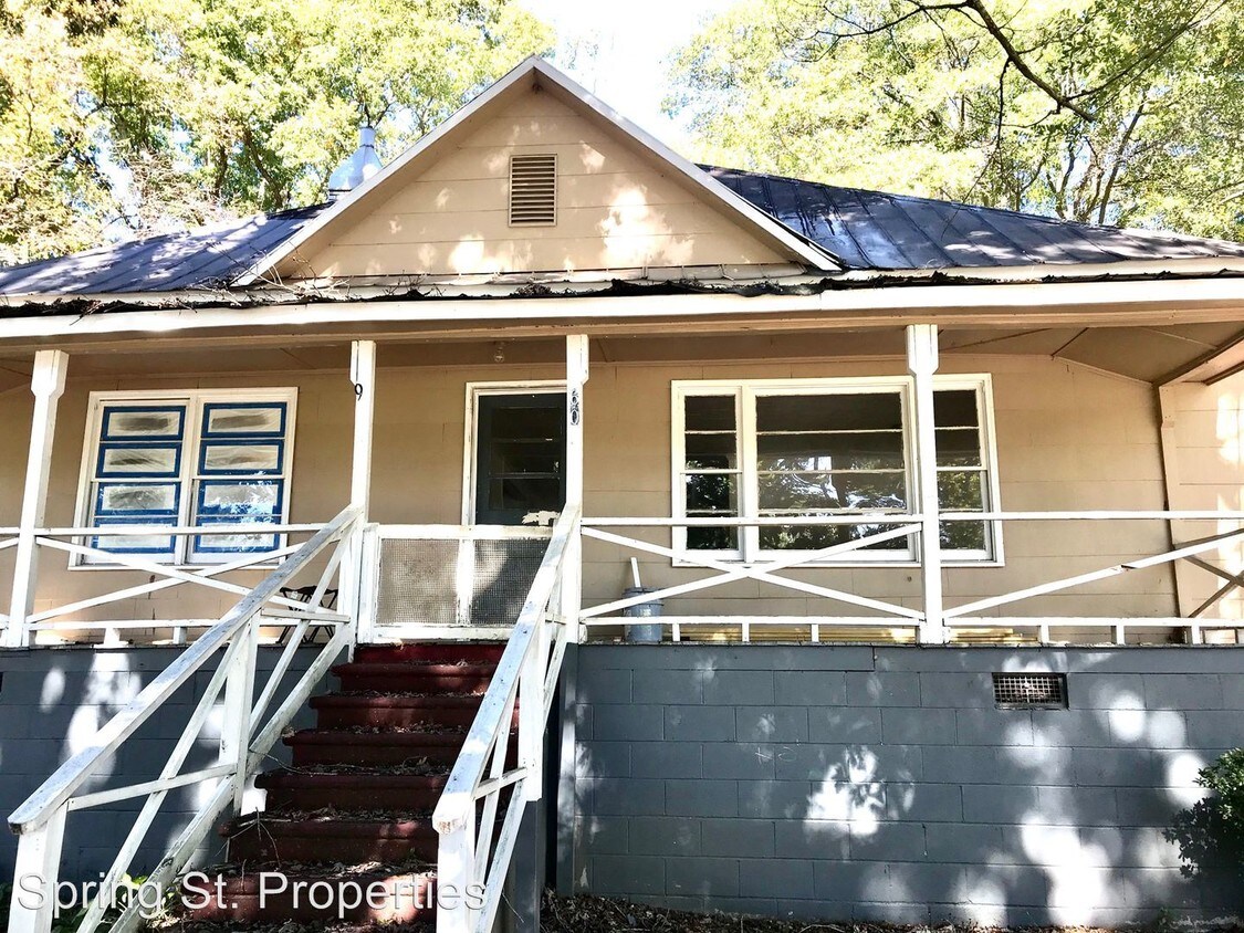 Foto principal - 3 br, 1 bath House - 60 Old School House Road