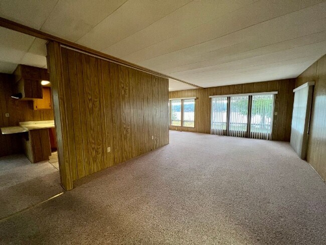 Foto del edificio - View of Dana Passage - Carports + Shop