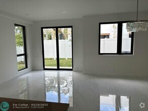 Building Photo - 4141 S oaks Pl