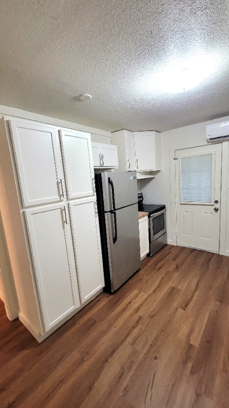 Foto del edificio - 2100 Hill Top Ct