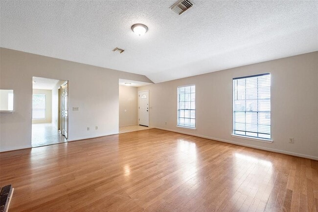 Building Photo - 10410 Tablerock Dr