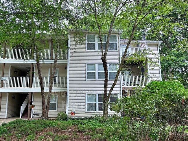 Foto del edificio - 1312 Hillbrow Ln