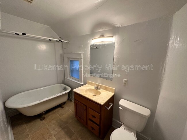 Building Photo - 517 Walnut Ct