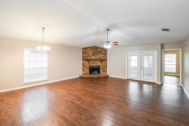 Building Photo - 1653 Spring Oaks Ln