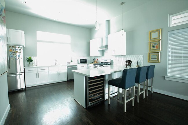 Foto del edificio - 1310 Roberts St
