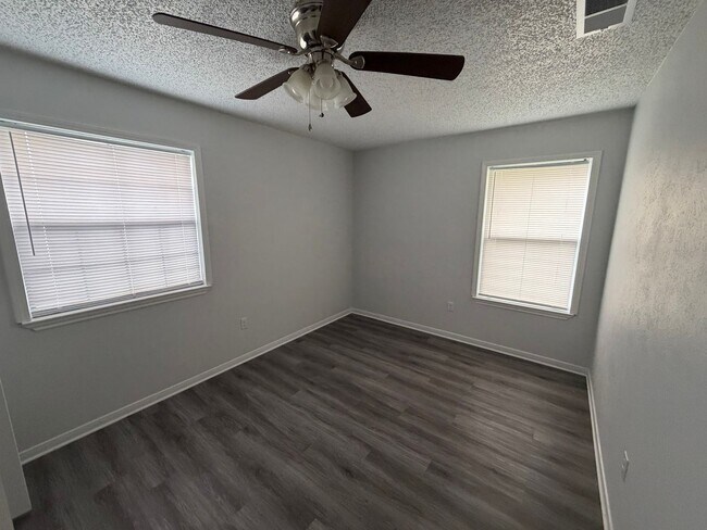 Foto del edificio - Freshly updated and move-in ready, this 4 bedroom, 2 bath home in Copperas Cove