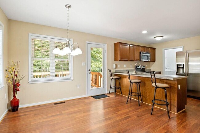 Building Photo - 4 Bedroom Home -Ashbrook Subdivision-Cosby...