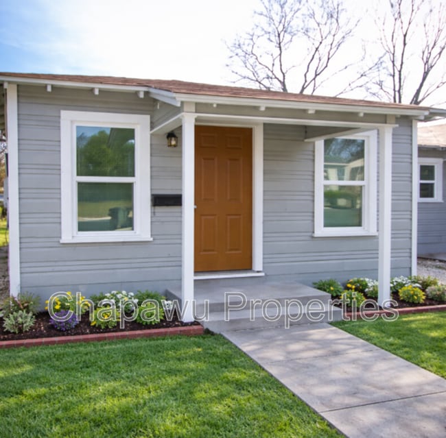 Photo - 936 Poinsettia St House