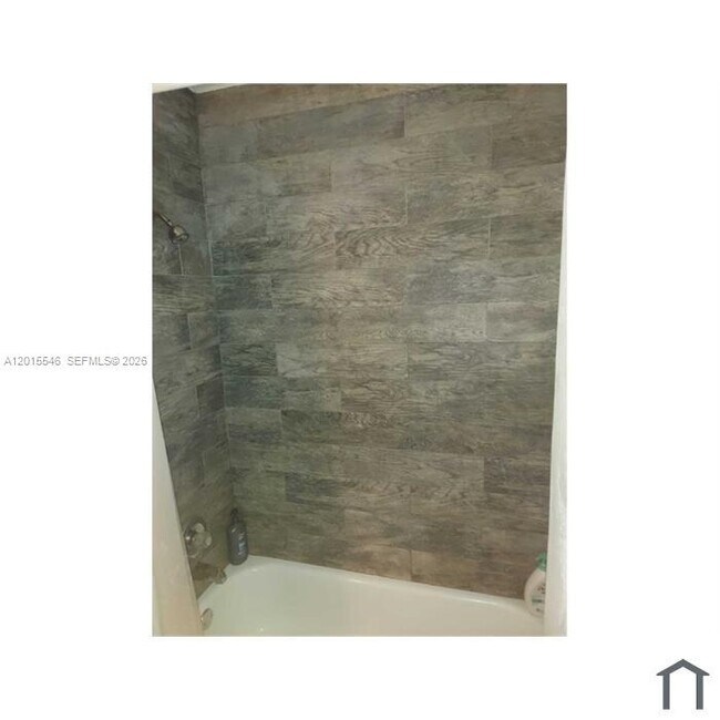 Foto del edificio - 207 NE 141st St