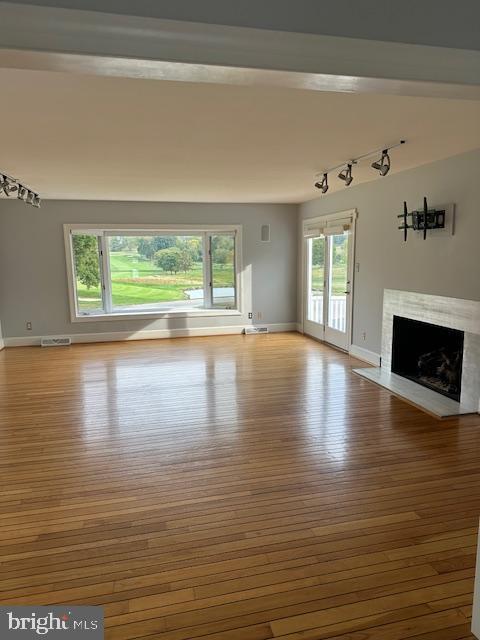 Building Photo - 1065 Lyme Ct