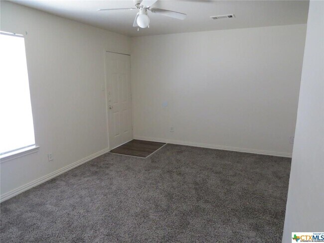 Building Photo - 1602 Benttree Dr