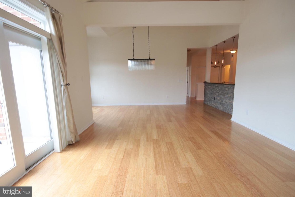 510 Carson Terrace, Huntingdon Valley, PA 19006 Room for Rent in