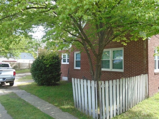Building Photo - 308 Harris Ave