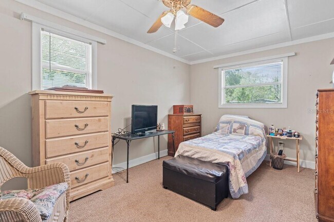 Foto del edificio - 225 Emerald Ln