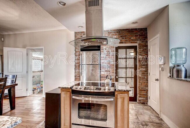 Building Photo - 12 E Quincy Ave