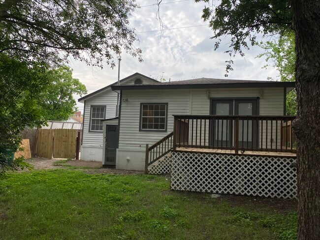 Building Photo - 2118 Burnet St