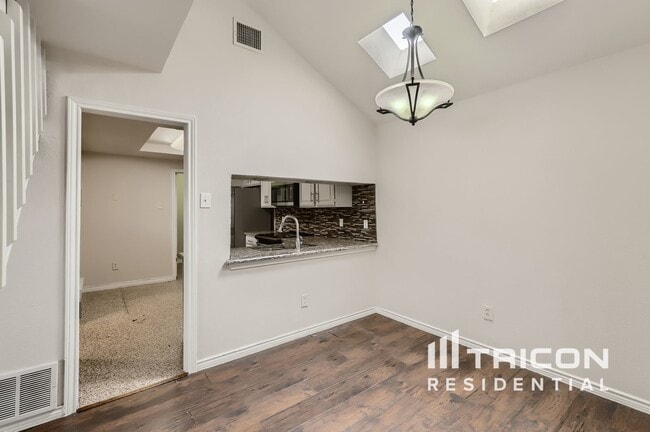 Building Photo - 3811 Clover Hill Ln